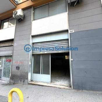 Negozio in vendita a Napoli (Napoli)
