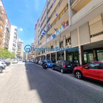 Negozio in affitto a Napoli (Napoli)