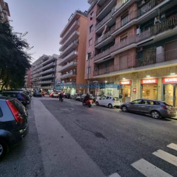 Negozio in affitto a Napoli (Napoli)