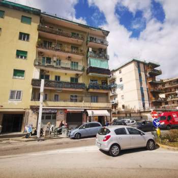Negozio in vendita a Napoli (Napoli)