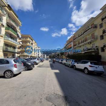 Negozio in affitto a Napoli (Napoli)