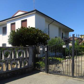 Villa in vendita a Sannazzaro de' Burgondi (Pavia)
