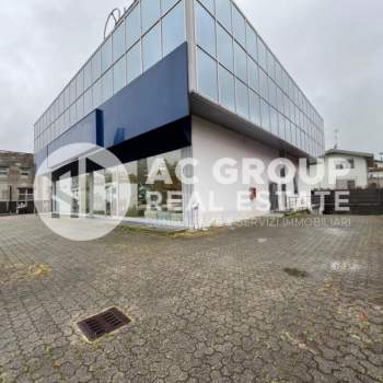 Ufficio in vendita a Saronno (Varese)