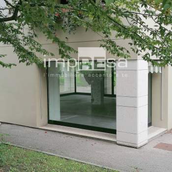 Locale commerciale in affitto a Conegliano, Lourdes