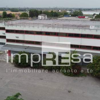 Locale Commerciale a Voghera (Pavia)