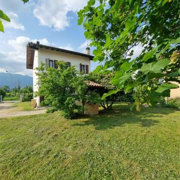CASA SINGOLA CON GIARDINO a Farra di Soligo