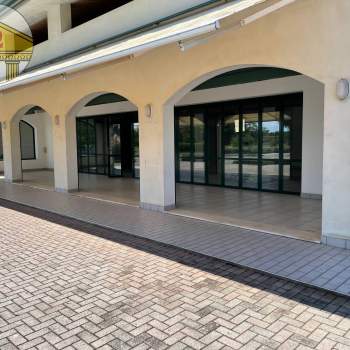 Locale commerciale in vendita a Jesolo, Lido di Jesolo