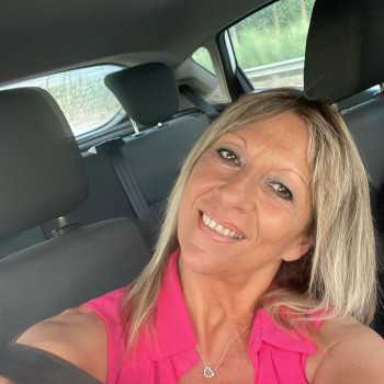 Sabrina, donna giovanile e sorridente 