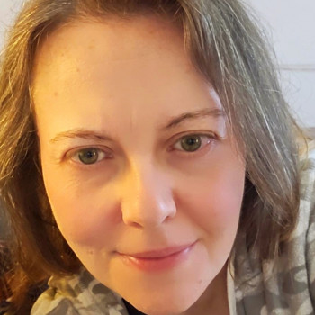 Elisa, donna accogliente e affettuosa 