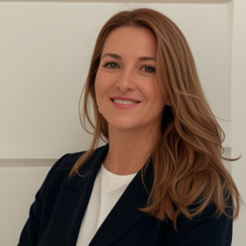 Giulia, donna semplice e femminile 