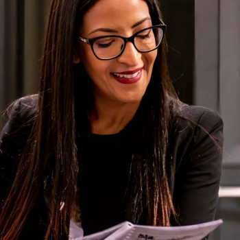 Karima, donna elegante e raffinata 