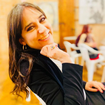 Anna, donna elegante e carismatica