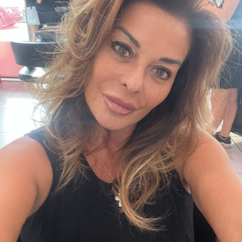 Rossella, donna molto femminile e curata 