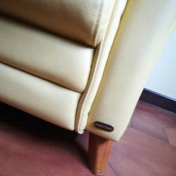 Divanetto 2 posti in pelle