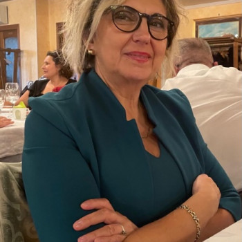 Daniela, donna solare e di bella presenza 