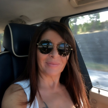 Paola, donna giovanile e spontanea 