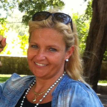 Manola, donna semplice e solare 
