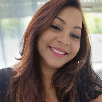 Myriam, donna molto femminile 