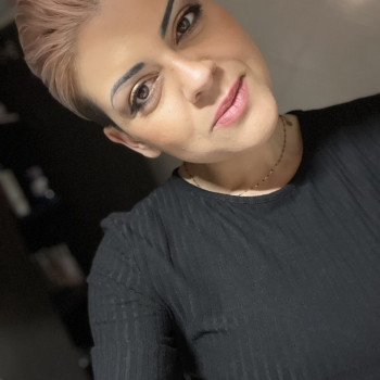 Carla, ragazza molto curata 