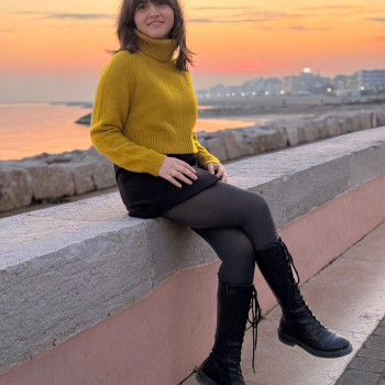 Noemi, ragazza affettuosa 