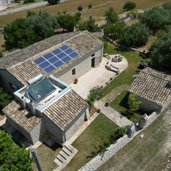 Modica profumo di pietra e legno
