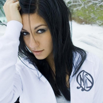 Bella ragazza in cerca di una relazione a lungo termine