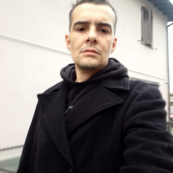 cerco donna estroversa e solare