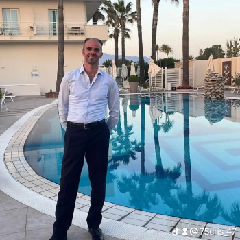 Buongiorno  sono una persona gentile molto affettuoso  e soprattutto molto rom