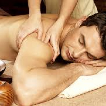 Esperta massaggiatrice propone