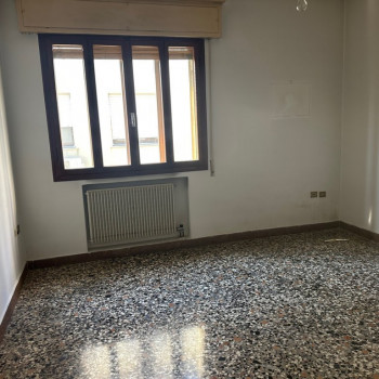 GAZZERA CASA SINGOLA CON AMPIO GIARDINO