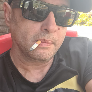 Cerco una donna seria che viva con me a casa mia