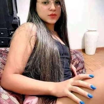 Donna in cerca di un uomo anziano per una relazione duratura