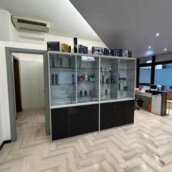 ORIAGO Negozio di Parrucchiere 