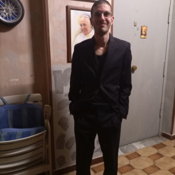 Cerco lavoro in un negozio di ottica come magazziniere ho commesso