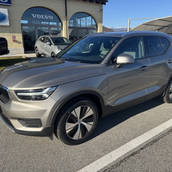 Volvo XC40 T2 Momentum Core Automatica 1.5 Benzina 130CV S&S 2WD