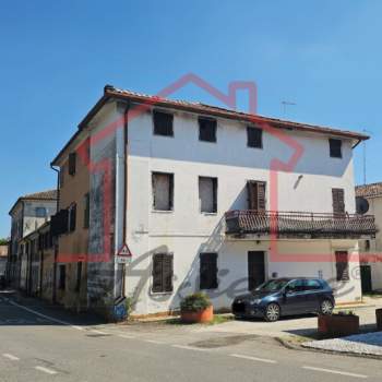 Trifamiliare in vendita a Montebelluna (Treviso)