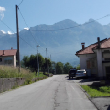 Casa singola composta da 3 appartamenti