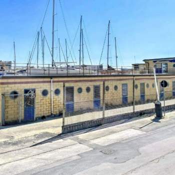 Magazzino in vendita a Viareggio (Lucca)