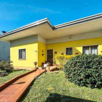 Bifamiliare in vendita a Borgomanero (Novara)