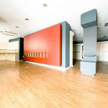 Negozio in vendita a Borgomanero (Novara)