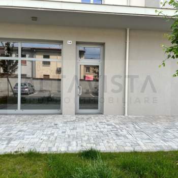 Negozio in vendita a Rezzato (Brescia)