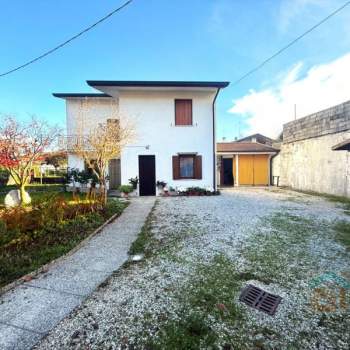 Casa singola in vendita a Castions di Strada (Udine)