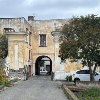 Palazzo in affitto a Torre del Greco (Napoli)