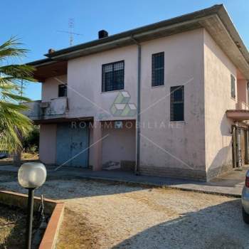 Villa in vendita a Latina (Latina)