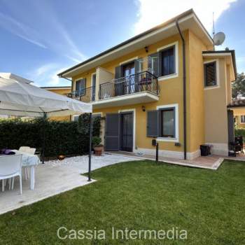 Villa in vendita a Nepi (Viterbo)