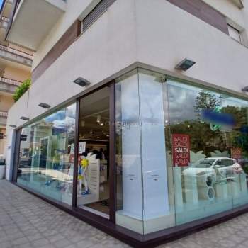 Negozio in vendita a Modica (Ragusa)