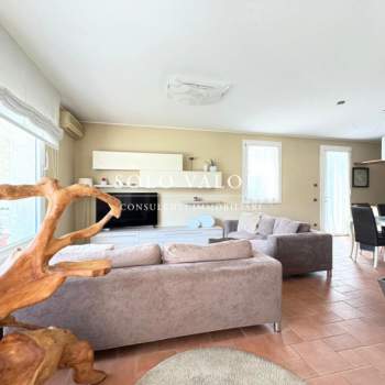 Trifamiliare in vendita a Vedelago (Treviso)