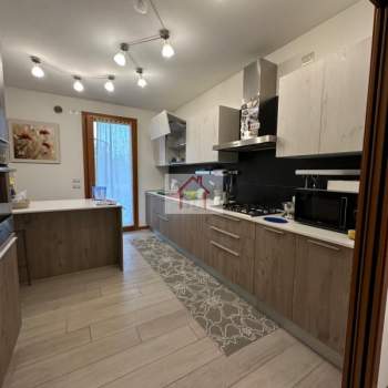 Casa a schiera in vendita a Giavera del Montello (Treviso)