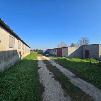 Laboratorio in vendita a Foss&ograve; (Venezia)