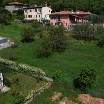 Terreno in vendita a Arqu&agrave; Petrarca (Padova)